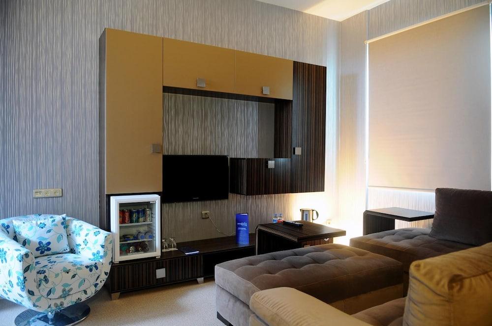 Orty Airport Hotel Izmir Exterior photo