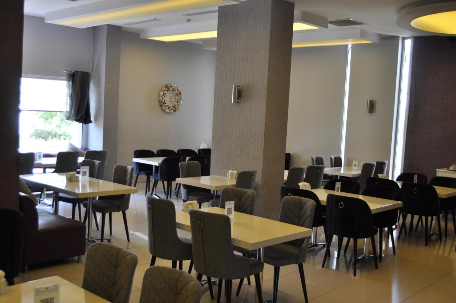 Orty Airport Hotel Izmir Exterior photo