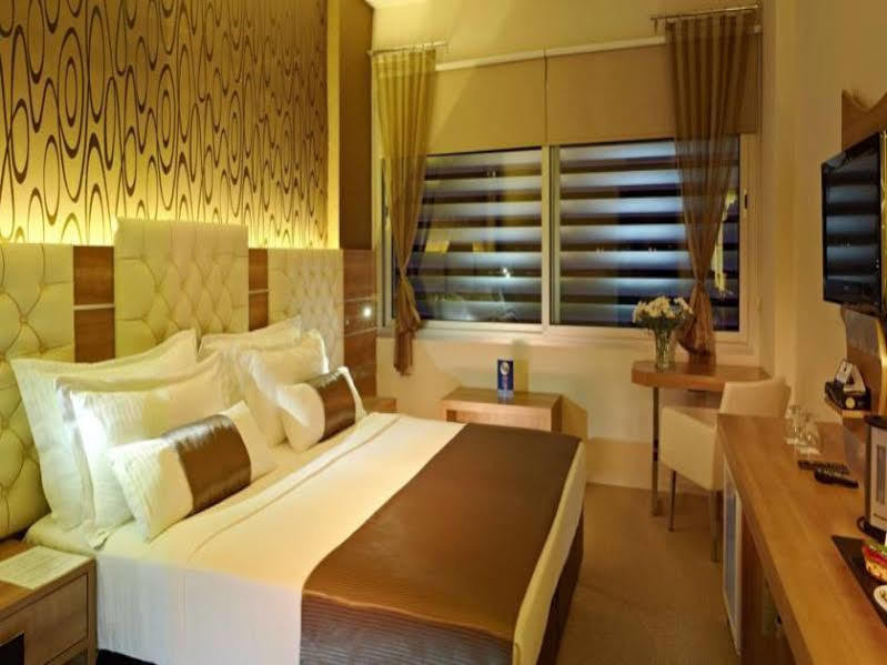 Orty Airport Hotel Izmir Exterior photo