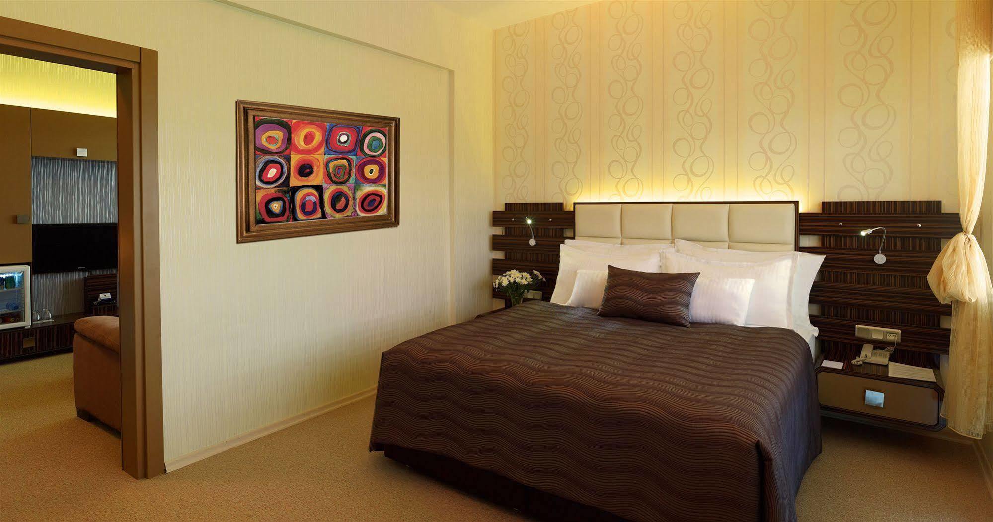 Orty Airport Hotel Izmir Room photo
